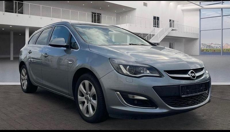 Gebraucht Opel Astra Exklusiv 165 PS (121 kW) 2014 Silber Kombi