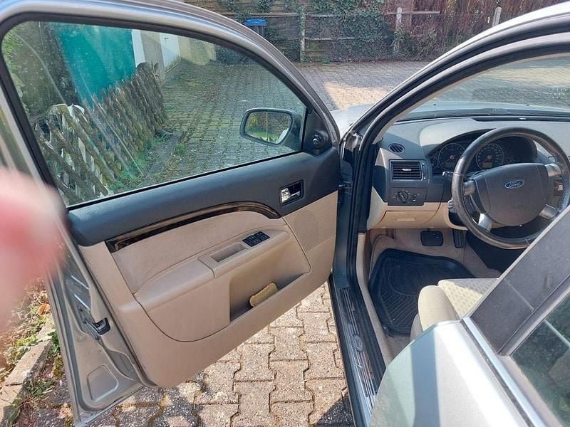 Gebraucht Ford Mondeo Ghia 145 PS (106 kW) 2007 Silber Limousine