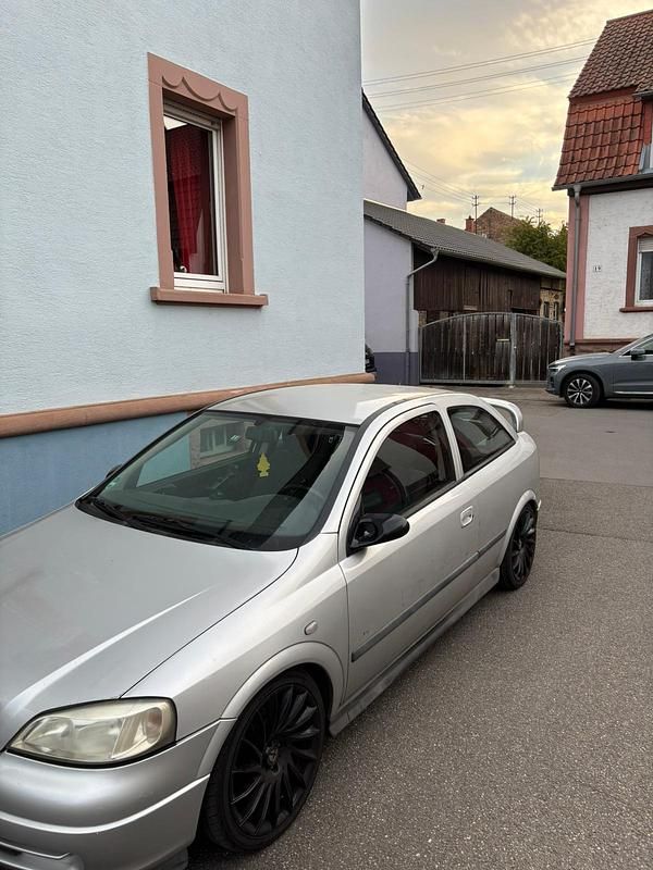 Gebraucht Opel Astra 101 PS (74 kW) 2003 Silber Coupé