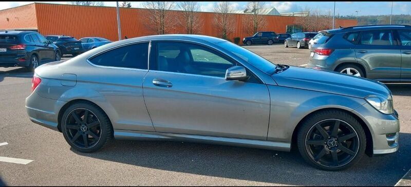 Grau Gebraucht 2012 Mercedes C200 AMG Coupé | 14.900 € (Fairer Preis) - Bild 1/4