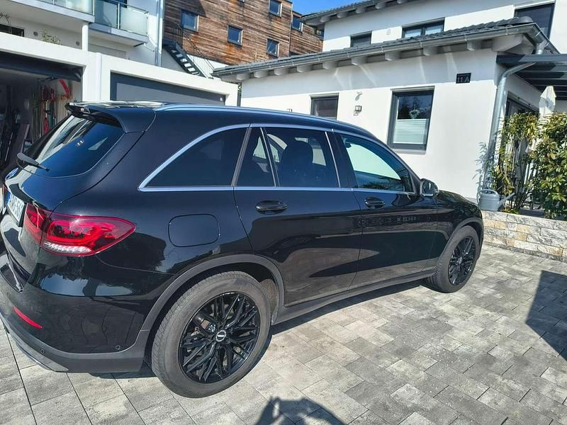 Gebraucht Mercedes GLC220 AMG line 194 PS (142 kW) 2020 Schwarz SUV