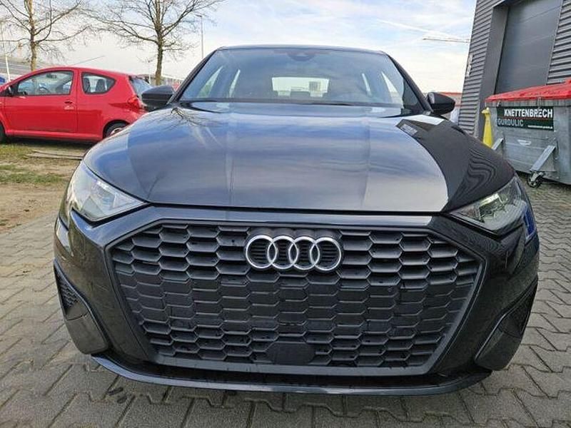 Gebraucht Audi A3 Basis 110 PS (80 kW) 2022 Grau Limousine