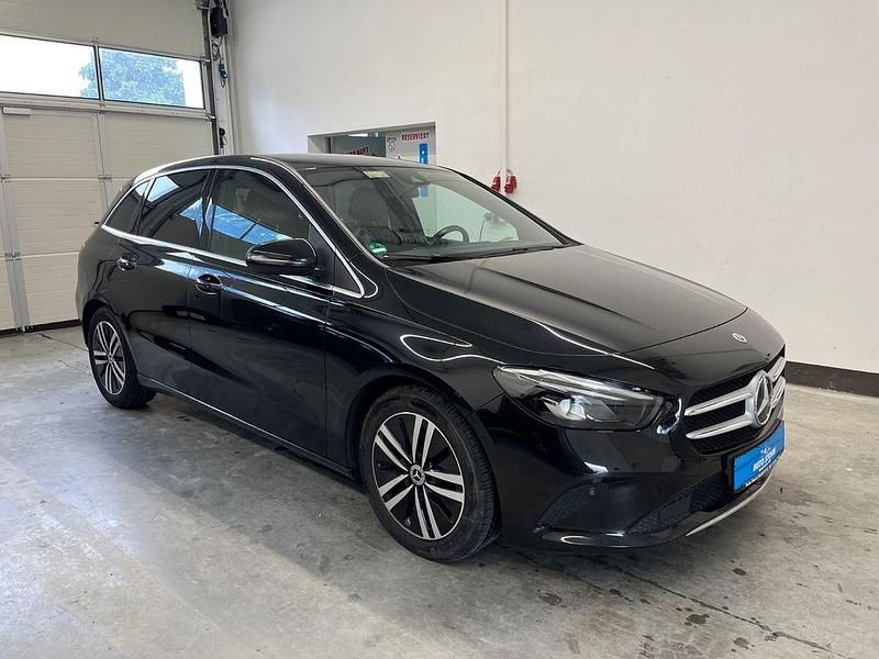 Gebraucht Mercedes B200 Progressive 150 PS (110 kW) 2020 Kosmosschwarz  metalliclack Van / Kleinbus