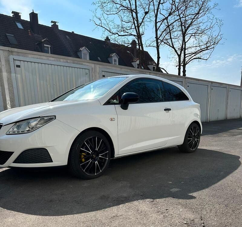 Weiß Gebraucht 2010 Seat Ibiza Kleinwagen | 3.300 € (Fairer Preis) - Bild 1/4