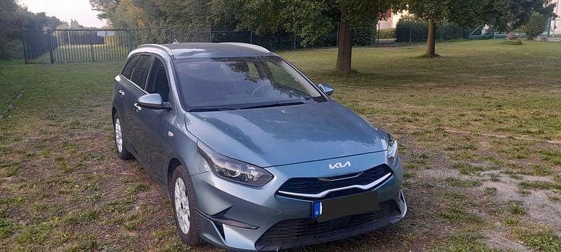Grün Gebraucht 2023 Kia Ceed Sportswagon Vision Kombi | 17.900 € (Superpreis) - Bild 1/4