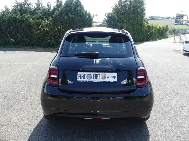 Second-hand Fiat 500e Icon 69 kW (95 CP) 2023 Negru Berlinǎ