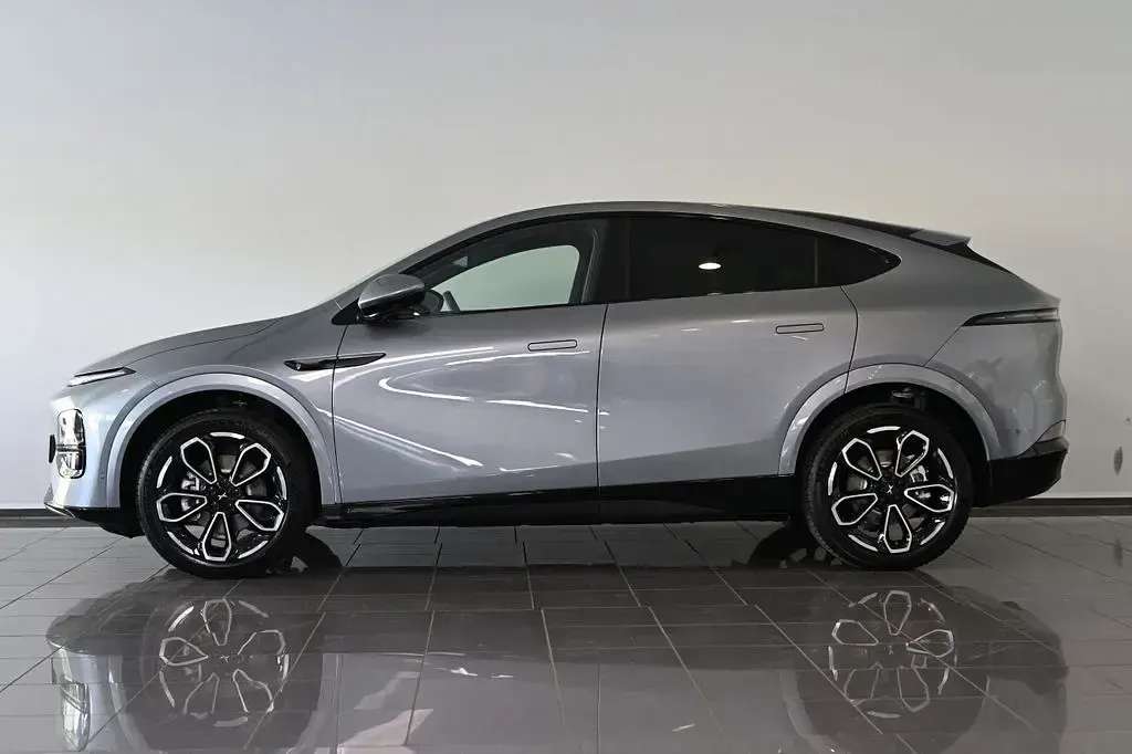 Neu XPENG G6 217 kW (296 PS) 2026 Grau SUV