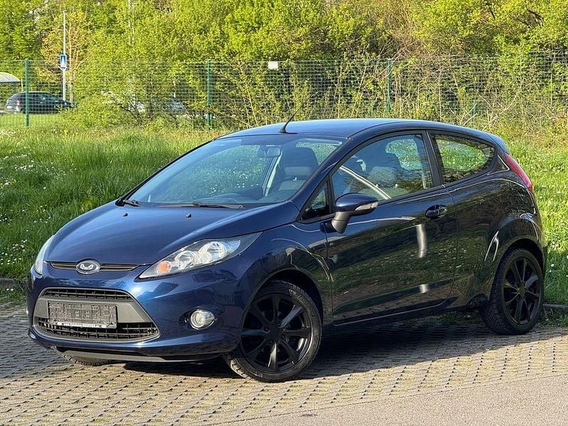 Gebraucht Ford Fiesta 60 PS (44 kW) 2012 Blau Kleinwagen