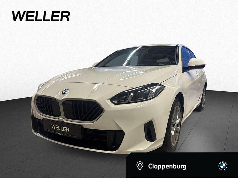 Alpinweiss iii (weiß) Gebraucht 2024 BMW 118 Comfort Edition Kleinwagen | 27.820 € (Guter Preis) - Bild 1/4