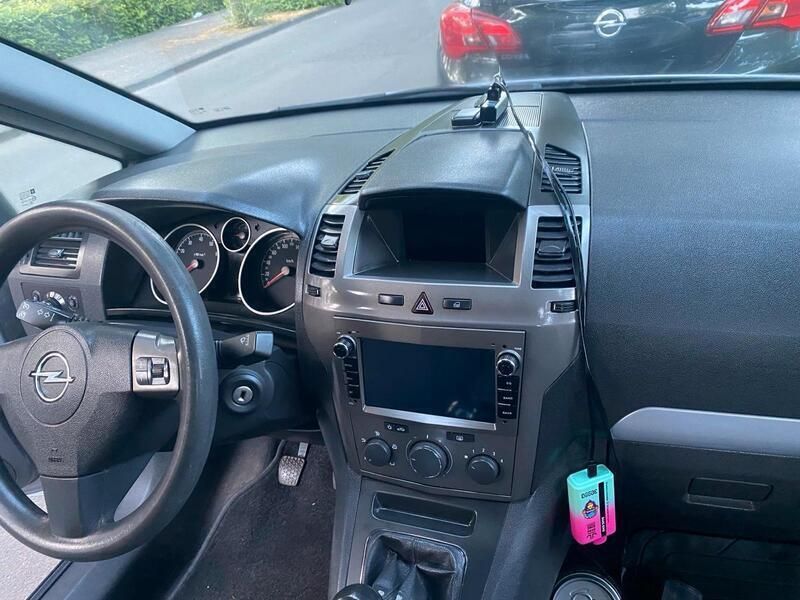 Silber Gebraucht 2008 Opel Zafira Van / Kleinbus | 2.600 € - Bild 1/4
