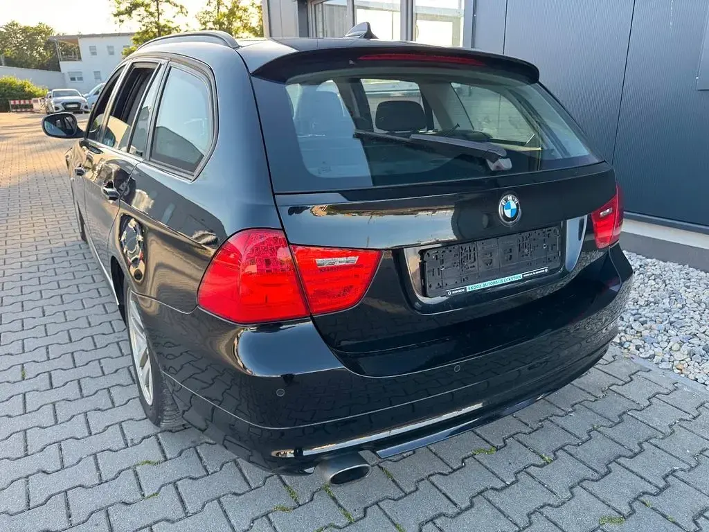 Gebraucht BMW 320 Performance 184 PS (135 kW) 2010 Schwarz ii Kombi