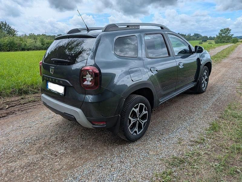 Grau Gebraucht 2018 Dacia Duster Prestige SUV | 12.400 € (Fairer Preis) - Bild 1/4