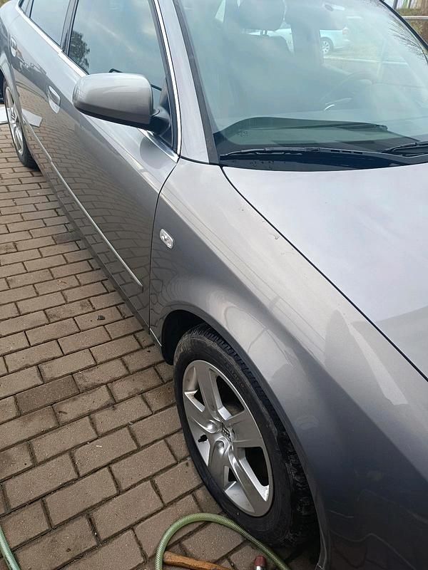 Second-hand Audi A4 150 CP (110 kW) 2003 Argintiu Berlinǎ