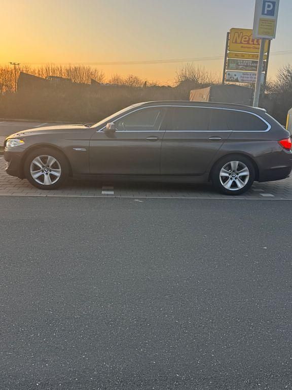 Gebraucht BMW 520 190 PS (139 kW) 2013 Braun Kombi
