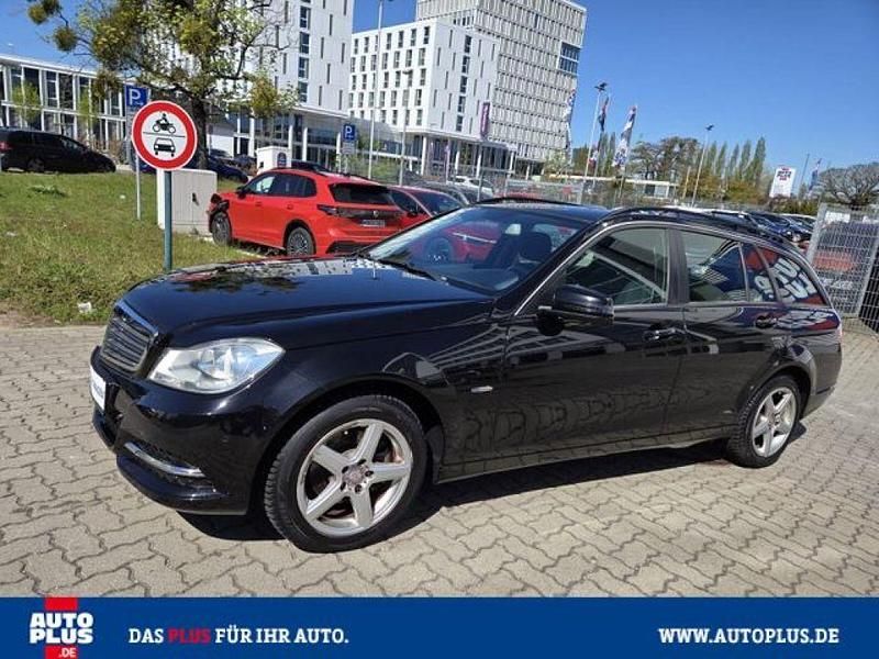 Gebraucht Mercedes C180 156 PS (114 kW) 2012 Obsidian black  paint (metallic) Kombi