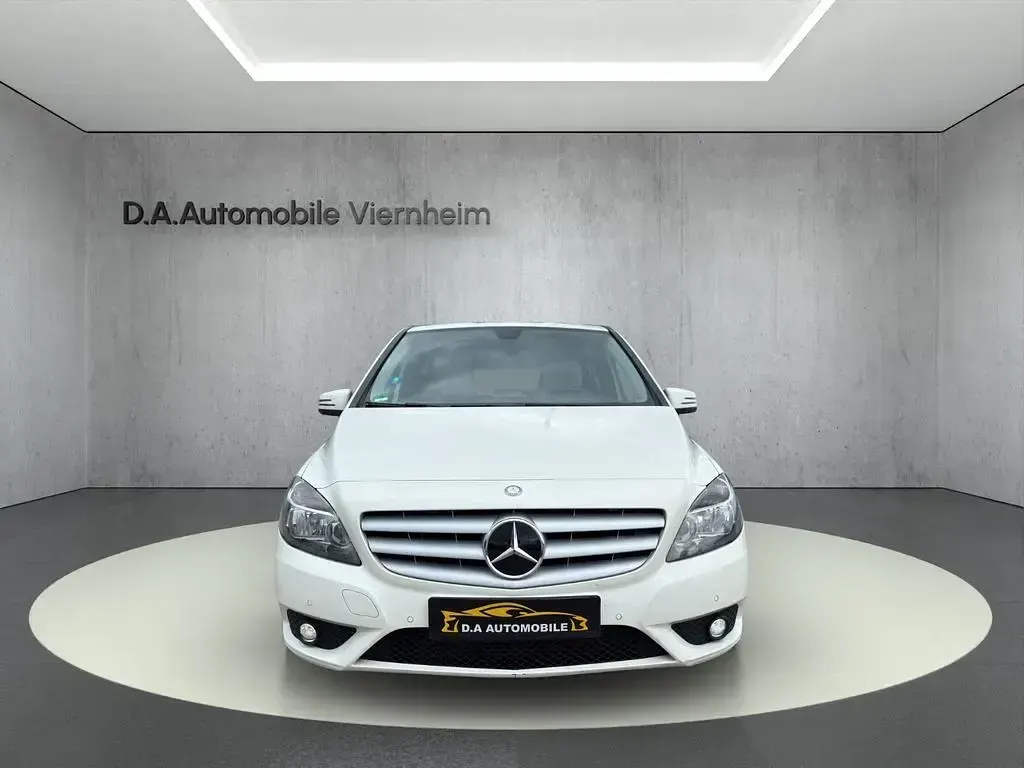 Gebraucht Mercedes B200 136 PS (100 kW) 2013 Weiß Van / Kleinbus