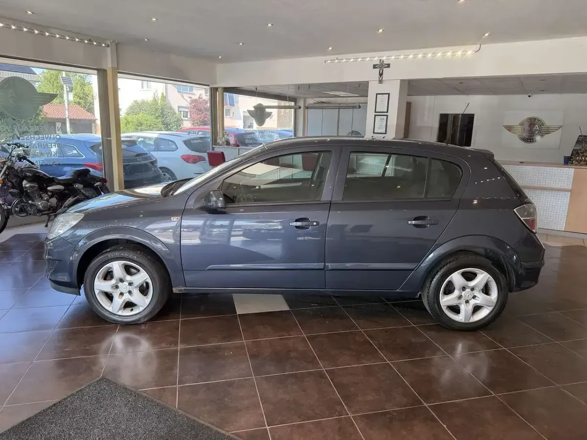 Gebraucht Opel Astra Edition 116 PS (85 kW) 2008 Metro m2 Kleinwagen