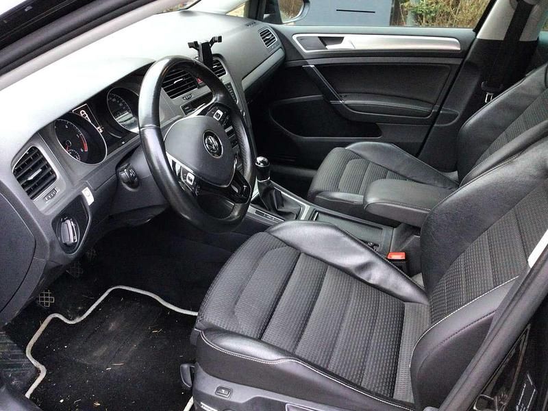 Gebraucht 2016 VW Golf VII Comfortline Kombi | 5.900 € - Bild 1/4