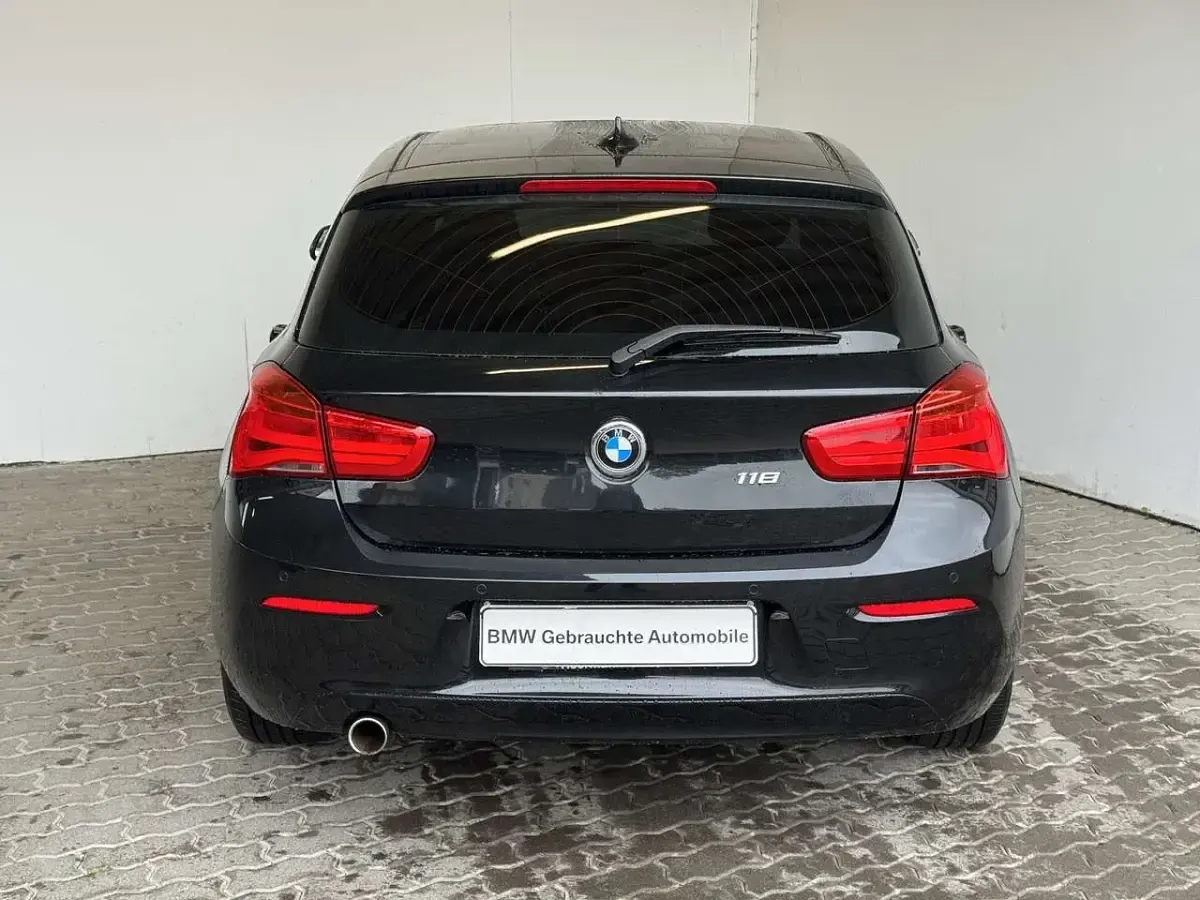 Używany BMW 118 Advantage 150 KM (110 kW) 2017 Czarny Hatchback