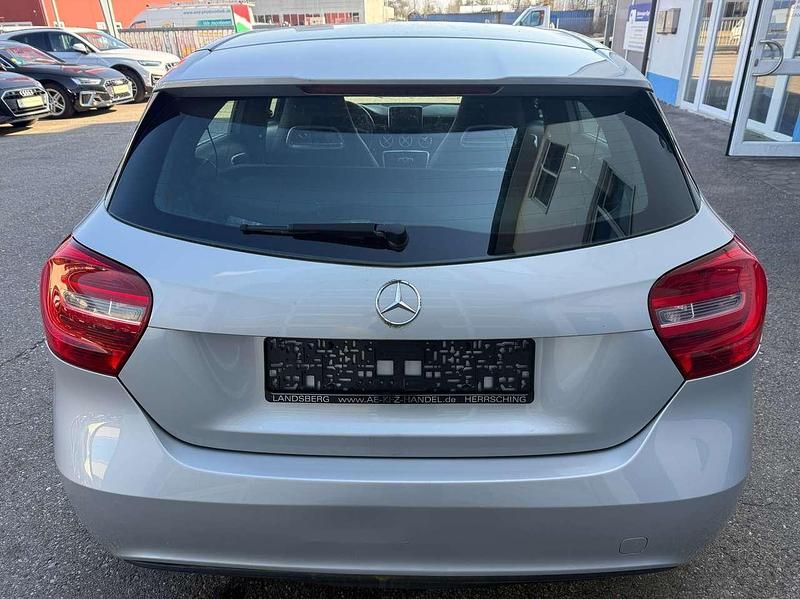 Gebraucht Mercedes A180 122 PS (89 kW) 2013 Polarsilber  metalliclack Kleinwagen