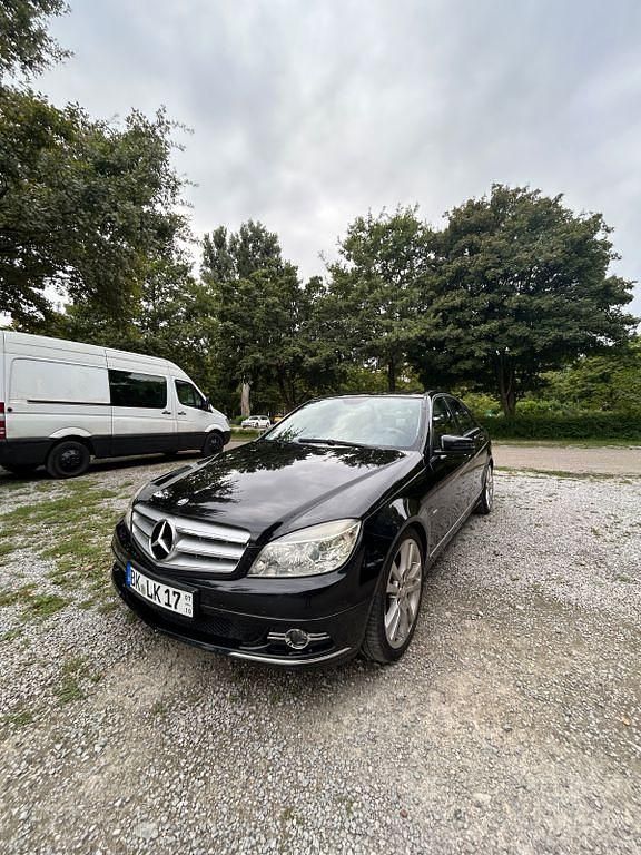 Schwarz Gebraucht 2009 Mercedes C180 Limousine | 8.990 € (Fairer Preis) - Bild 1/4