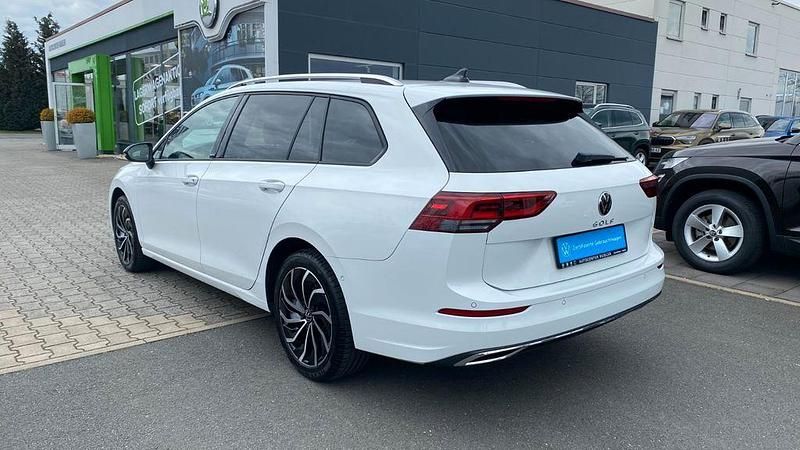 Gebraucht VW Golf VIII Move 131 PS (96 kW) 2023 Weiß Kombi