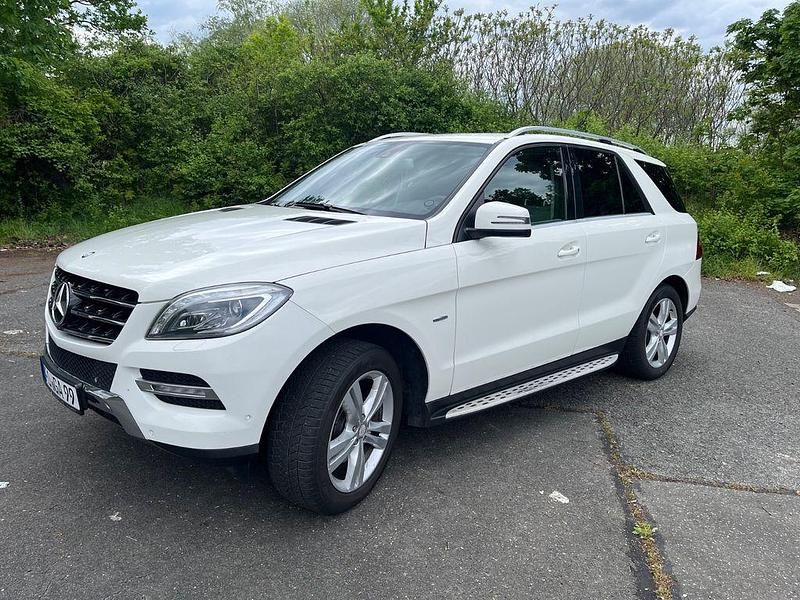 Weiß Gebraucht 2012 Mercedes ML250 SUV | 18.000 € (Teuer) - Bild 1/4
