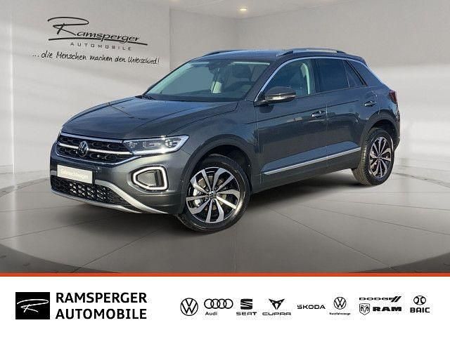 Grau (indiumgrau metallic) Neu 2025 VW T-Roc Style SUV | 30.990 € (Superpreis) - Bild 1/4