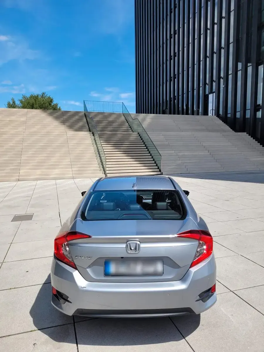 Gebraucht Honda Civic Executive 182 PS (133 kW) 2018 Silber Limousine