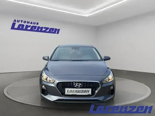 Gebraucht Hyundai i30 95 PS (69 kW) 2017 Pepper grey (braun) Limousine