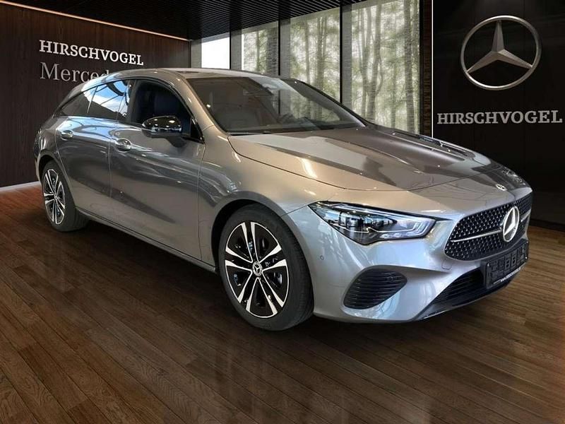 Gebraucht Mercedes CLA200 Shooting Brake Progressive 163 PS (119 kW) 2025 Mountaingrau Kombi