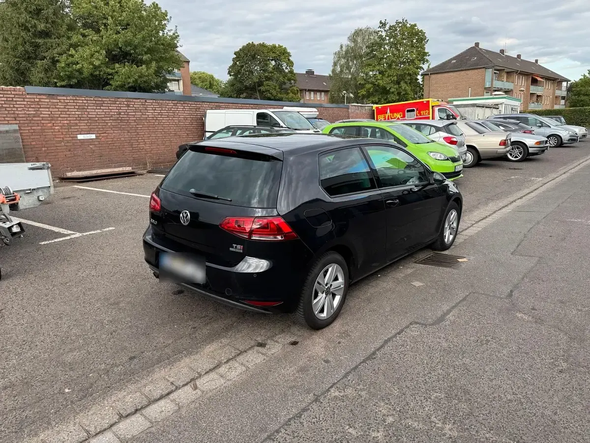 Gebraucht VW Golf VII Highline 122 PS (89 kW) 2013 Schwarz Limousine