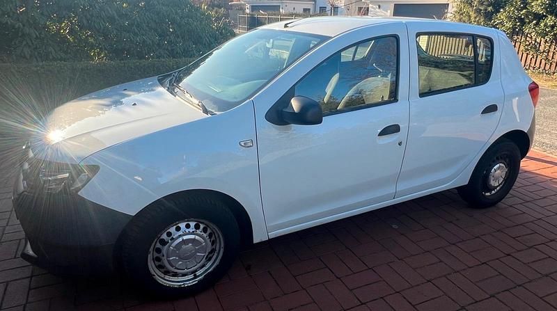 Gebraucht Dacia Sandero 73 PS (53 kW) 2016 Weiß Kleinwagen