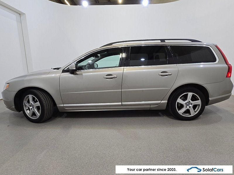 Gebraucht Volvo V70 136 PS (100 kW) 2013 Gold Kombi