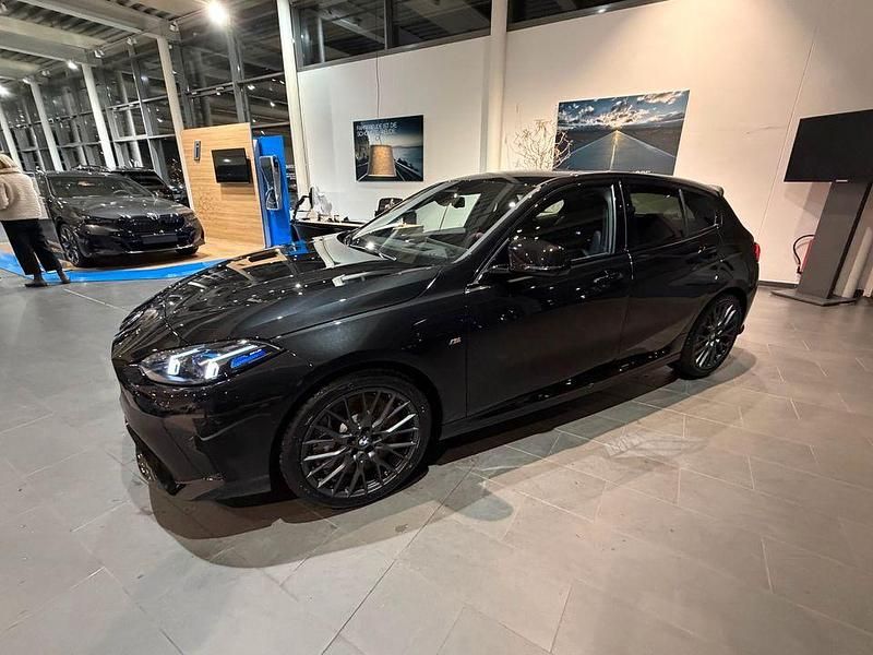 Neu BMW M135 Performance 300 PS (220 kW) 2025 Schwarz Kleinwagen