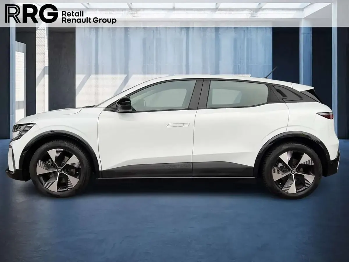 Käytetty Renault Megane E-Tech 96 kW (131 HP) 2023 Valkoinen Sedan