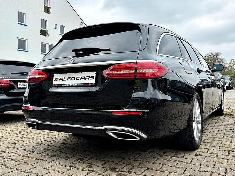 Second-hand Mercedes E220 194 CP (142 kW) 2020 Negru Berlinǎ