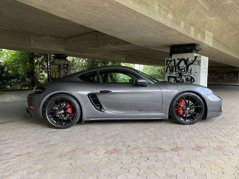 Grau Gebraucht 2017 Porsche 718 Cayman Coupé | 68.800 € (Teuer) - Bild 1/4