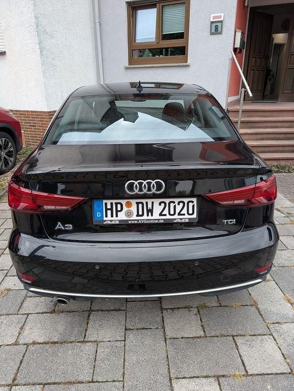 Second-hand Audi A3 Sport 116 CP (85 kW) 2018 Negru Berlinǎ