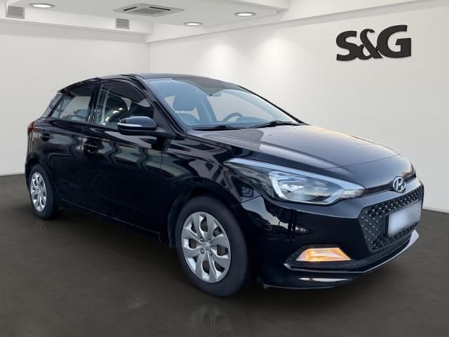 Gebraucht Hyundai i20 Classic 75 PS (55 kW) 2016 Mic (schwarz Kleinwagen