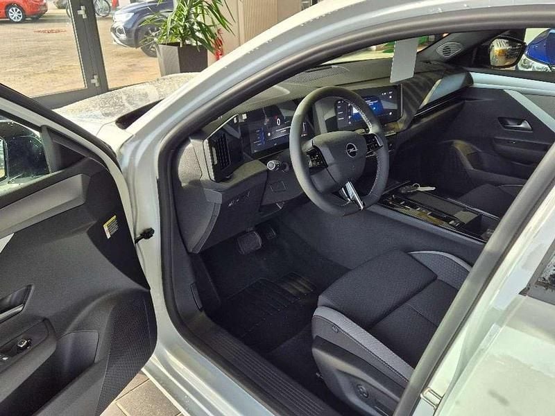 Neu Opel Astra 114 kW (156 PS) 2026 Lack weiss banquise/typ aussen Limousine