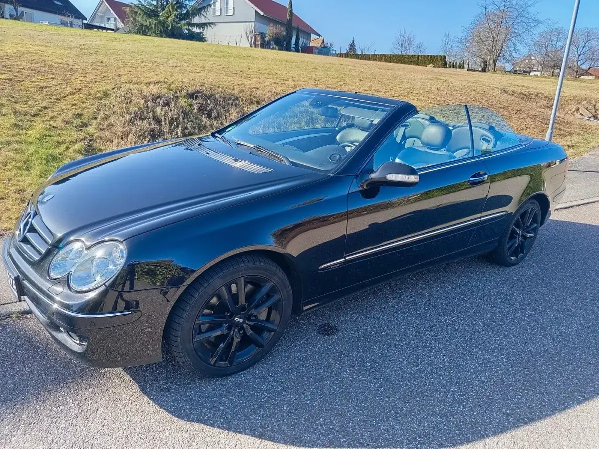 Gebraucht Mercedes CLK320 Avantgarde 230 PS (169 kW) 2009 Schwarz Cabrio
