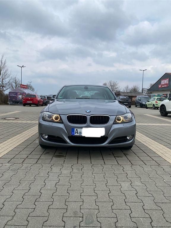 Gebraucht BMW 325 218 PS (160 kW) 2009 Grau Limousine