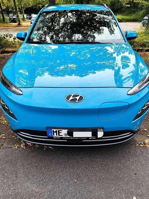 Blau Gebraucht 2022 Hyundai Kona Prime SUV | 31.490 € - Bild 1/4