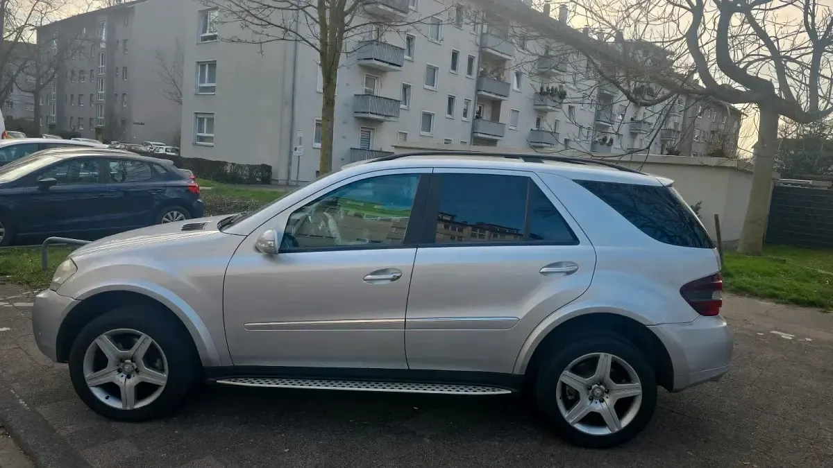 Gebraucht Mercedes 320 224 PS (164 kW) 2007 Silber Limousine