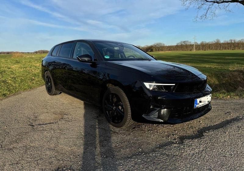 Gebraucht Opel Astra 131 PS (96 kW) 2024 Schwarz Kombi