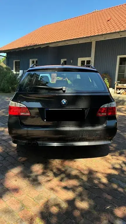 Gebraucht BMW 523 177 PS (130 kW) 2006 Schwarz Kombi