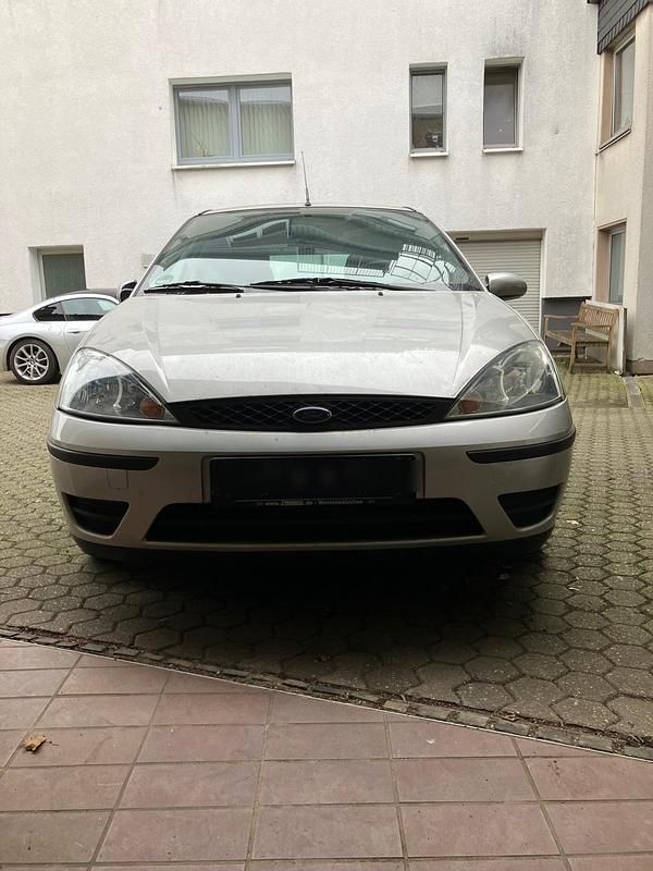 Gebraucht Ford Focus 100 PS (73 kW) 2002 Silber Kleinwagen