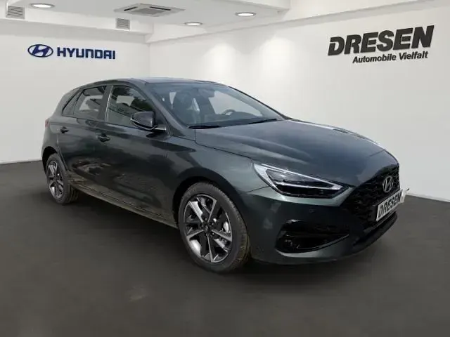 Neu Hyundai i30 Advantage 101 PS (74 kW) 2026 Grün Limousine