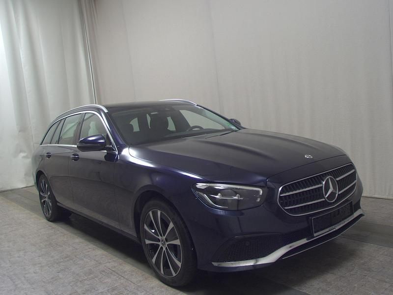 Gebraucht Mercedes E300 Avantgarde 306 PS (225 kW) 2022 Schwarz Kombi